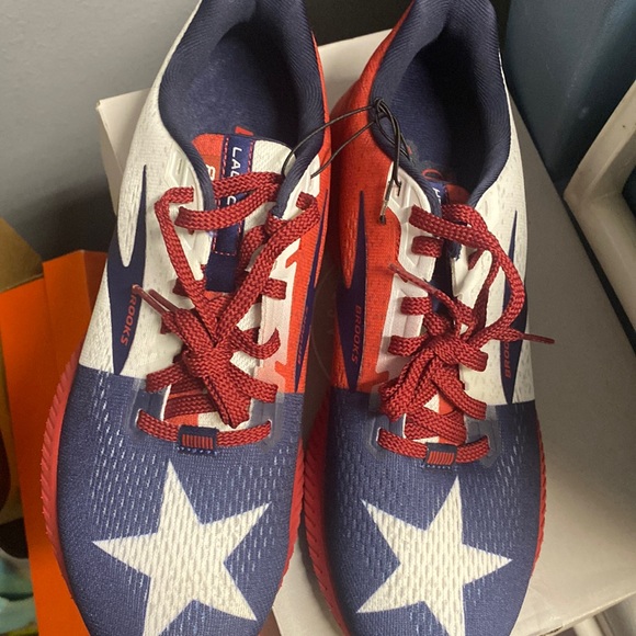 Shoes - Brooks launch 8 women’s size 9.5